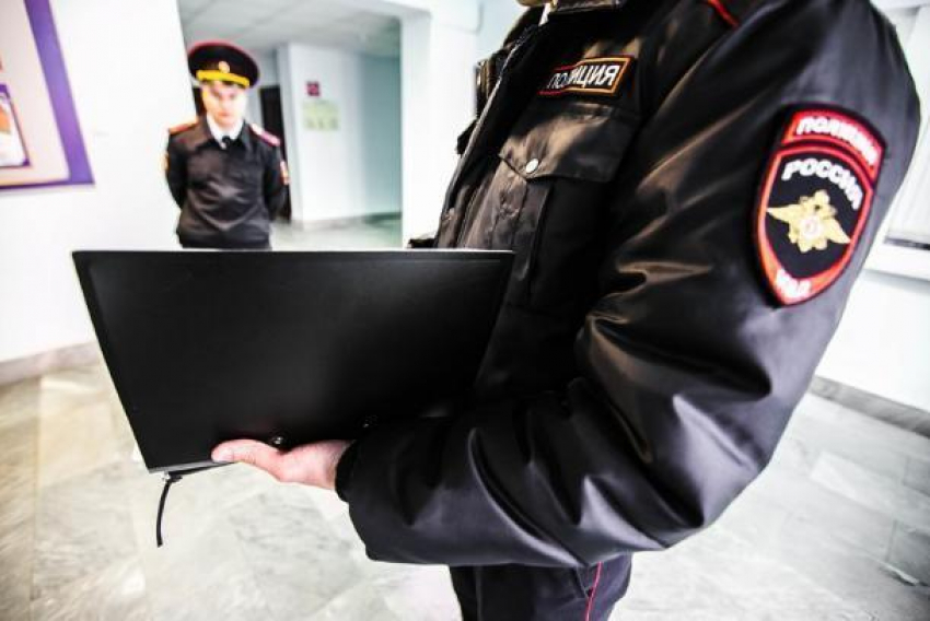 За получение взятки против полицейского возбудили уголовное дело в Краснодаре