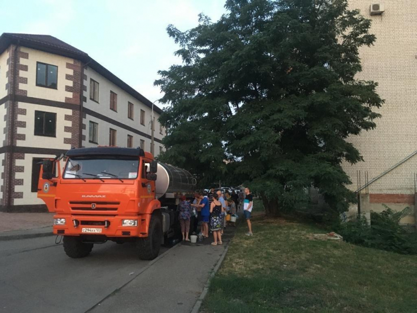 Школьный микрорайон Краснодара остался без воды из-за ее загрязнения