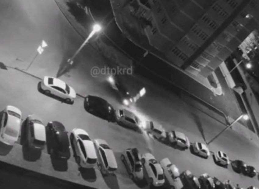Каршеринговый автомобиль своим «дрифтом» устроил ДТП в Краснодаре