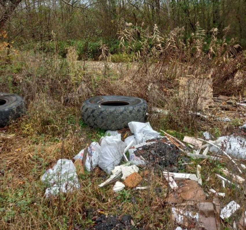 Нечистоты в реке и мусор: жителя Краснодарского края возмутило состояние территории Гуамки 