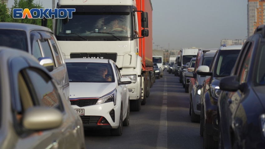 Крымский мост, Краснодар, трасса А-289: показываем места образования пробок 8 января