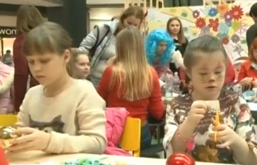 Детям с синдромом Дауна Краснодара устроили новогодний праздник