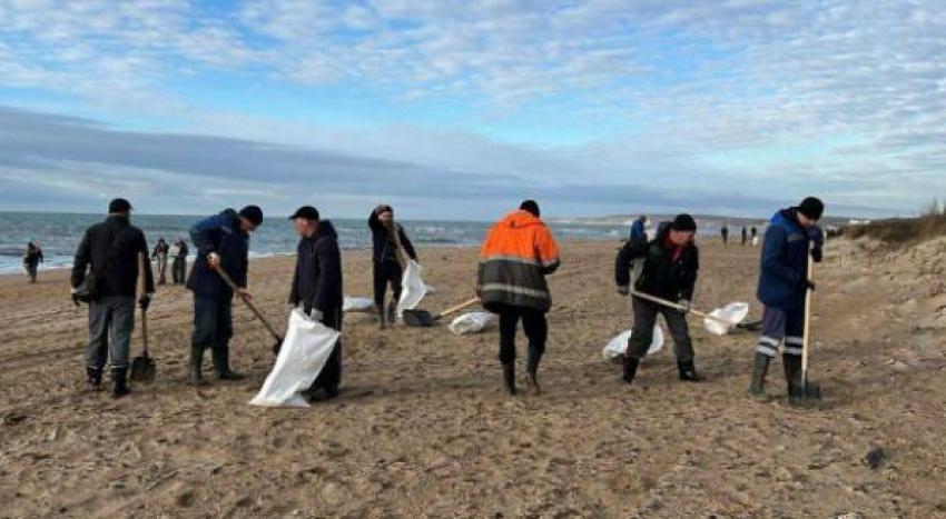 «Выплывешь из моря, а на тебе кусок мазута»: краснодарцы не хотят летом в Анапу после разлива нефти