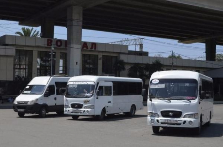Более 120 нелегальных такси и автобусов-нарушителей конфисковали в Сочи