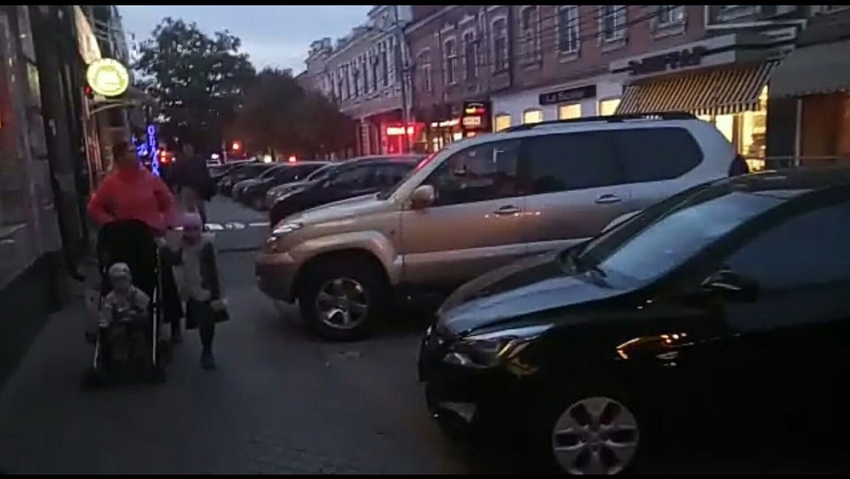 Без предупреждения в вечерний час пик в центре Краснодара прогремела сирена