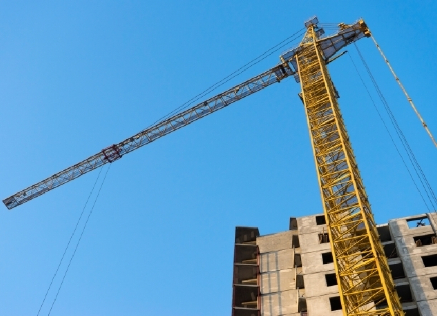 Опасный строительный кран в центре Краснодара демонтировали