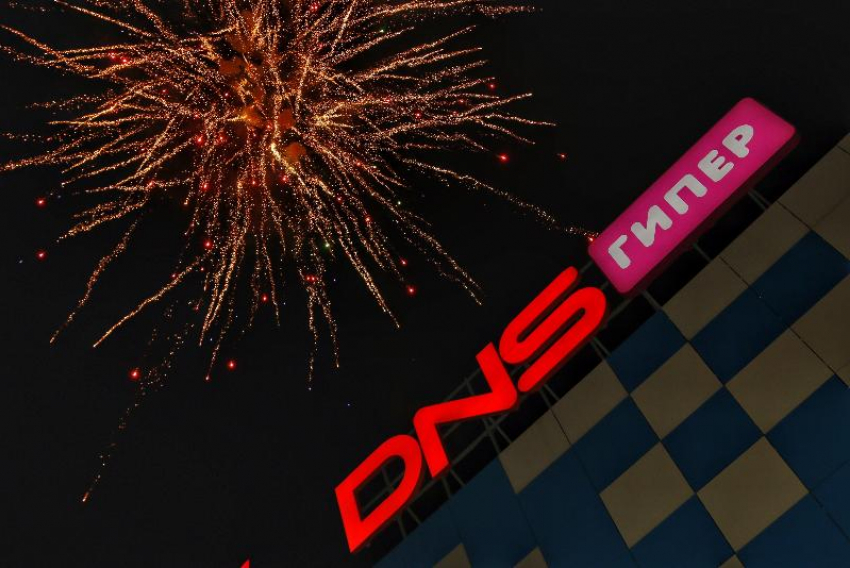 «Спасибо DNS, мы 13 лет так не целовались на публике» - чем краснодарцам запомнилось открытие гипера электронной и бытовой техники