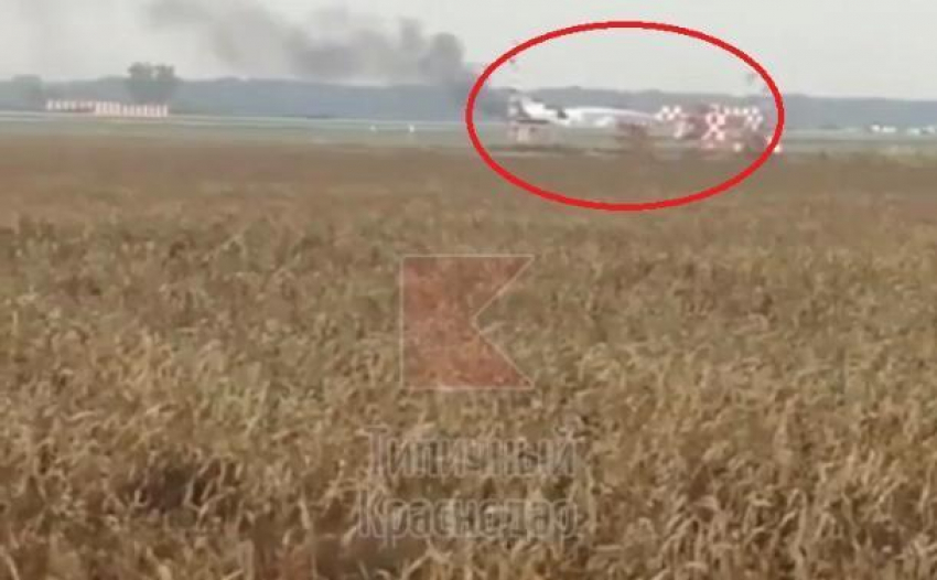 «Горящий» самолет в аэропорту Краснодара напугал горожан