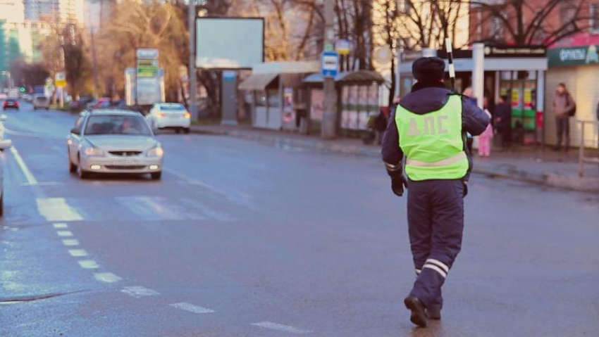 Краснодарские ДПСники через огромную пробку сопроводили женщину со схватками в роддом