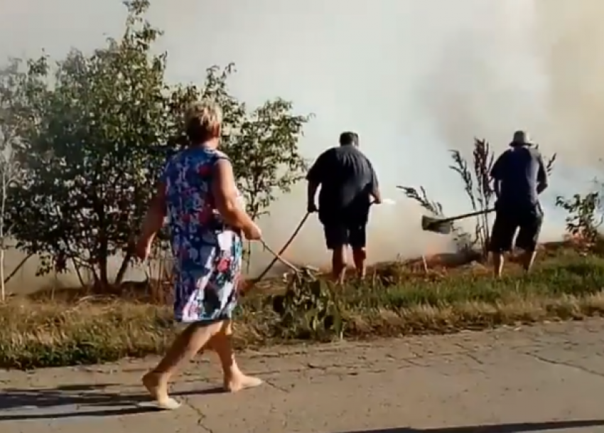  Жители Новотаманского сельского поселения сами тушили пожар после вспыхнувшего трансформатора 