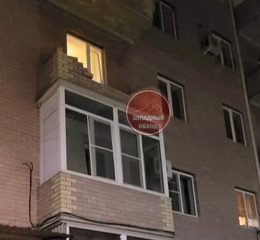 В Краснодаре рухнул балкон с двумя мужчинами