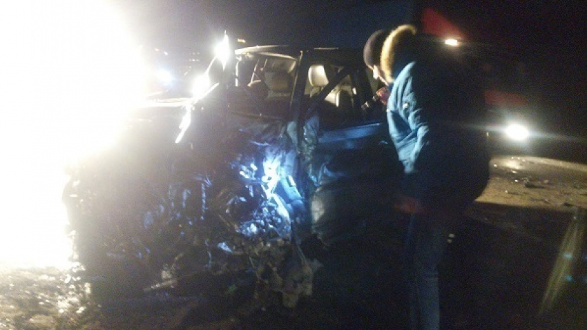 На Кубани столкнулись грузовик и легковушка, погибли два человека