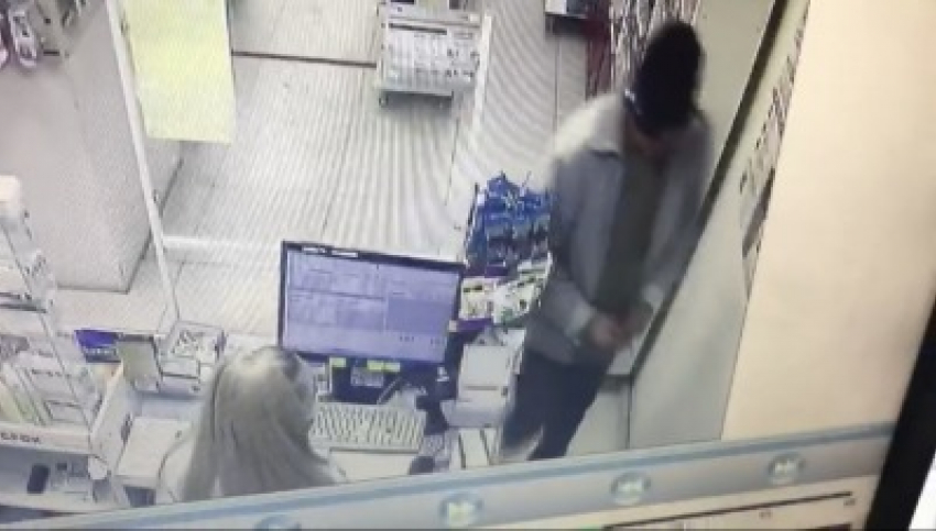 В Краснодаре мужчина совершил разбойное нападение на аптеку