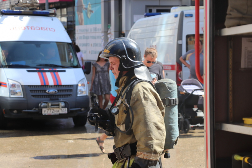 За минувшие сутки на Кубани произошло 37 пожаров и пять ДТП 