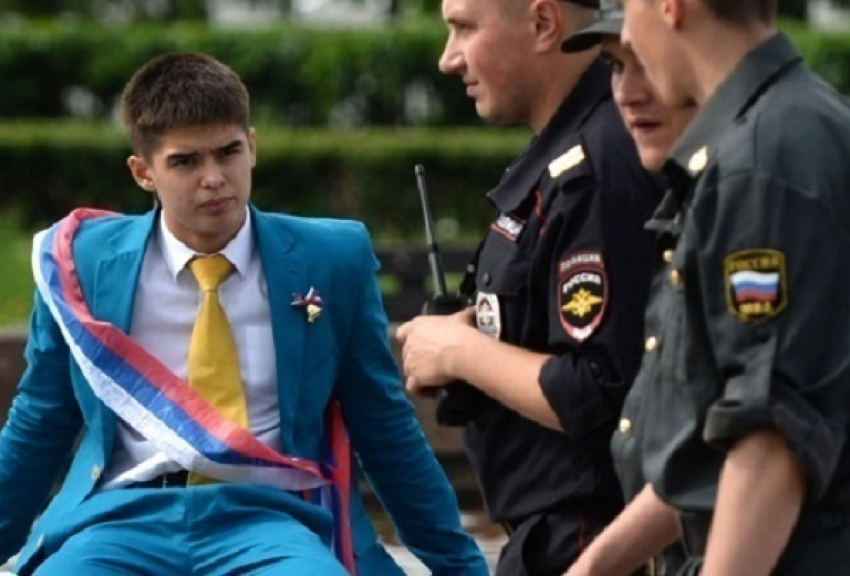 В Краснодаре более 350 полицейских будут дежурить на последних звонках 