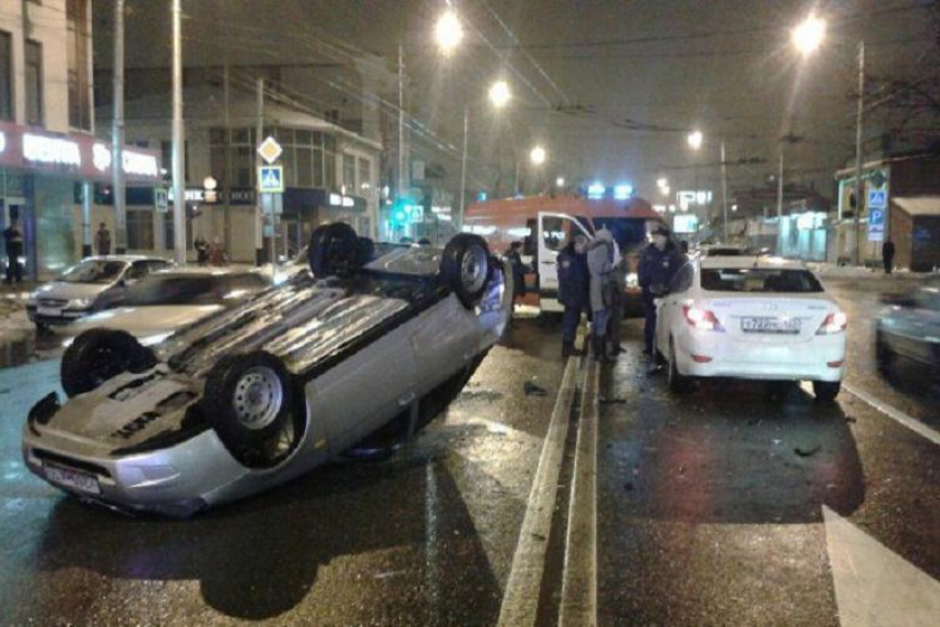 ДТП в Краснодаре: гонщик на «Приоре» перевернул машину на крышу