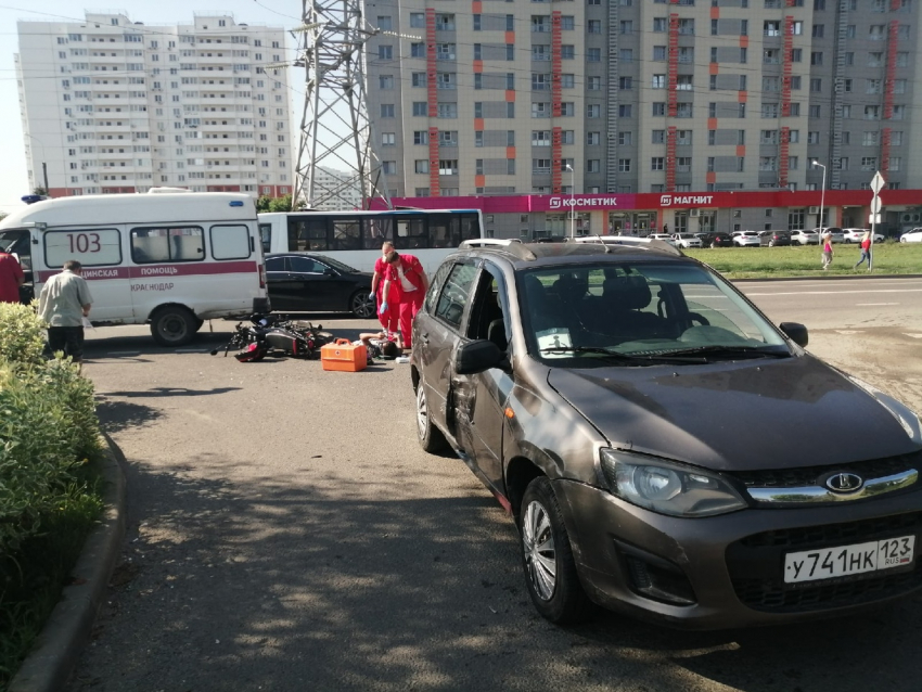 Мотоциклиста в Краснодаре сбил водитель с автознаком «инвалид»