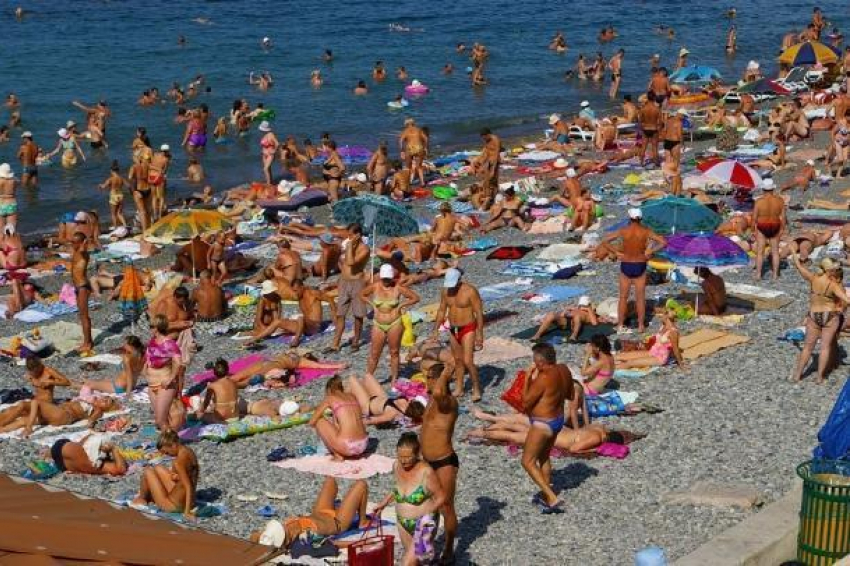 К началу купального сезона в Сочи подготовят 180 пляжей