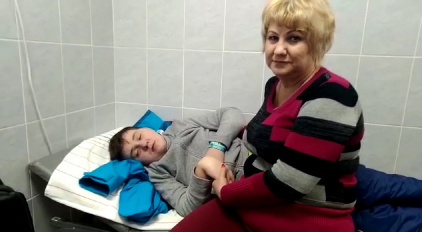 Авиакомпания «Азимут» отказала ребенку-инвалиду, летящему на лечение в Москву