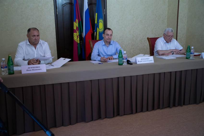 Спикер ЗСК Юрий Бурлачко и депутат Госдумы Иван Демченко провели совместный прием граждан
