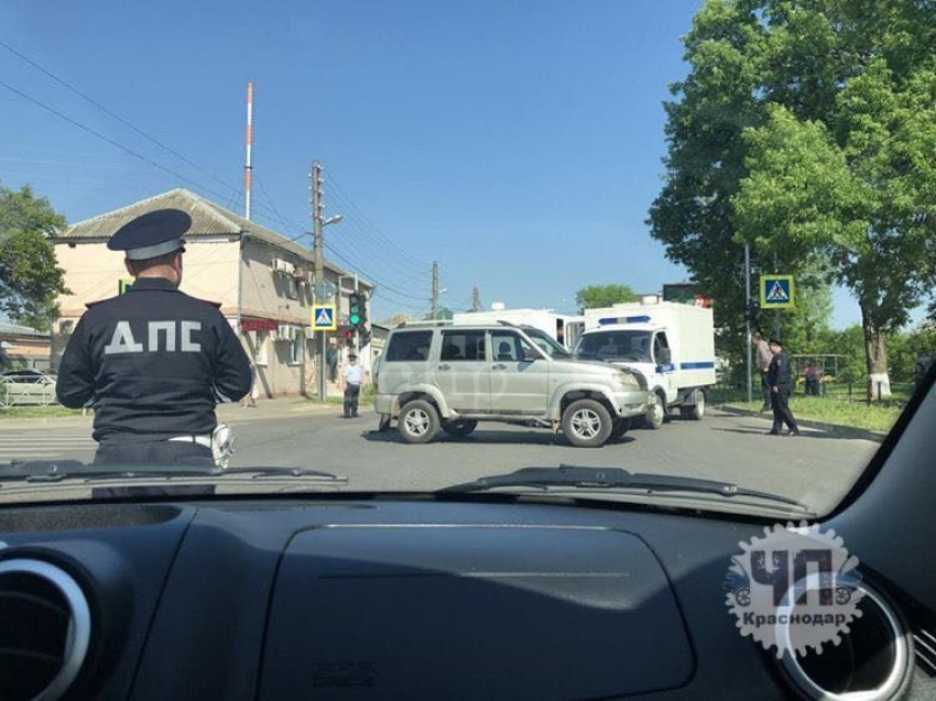 Автозак с заключенными попал в ДТП в Краснодаре