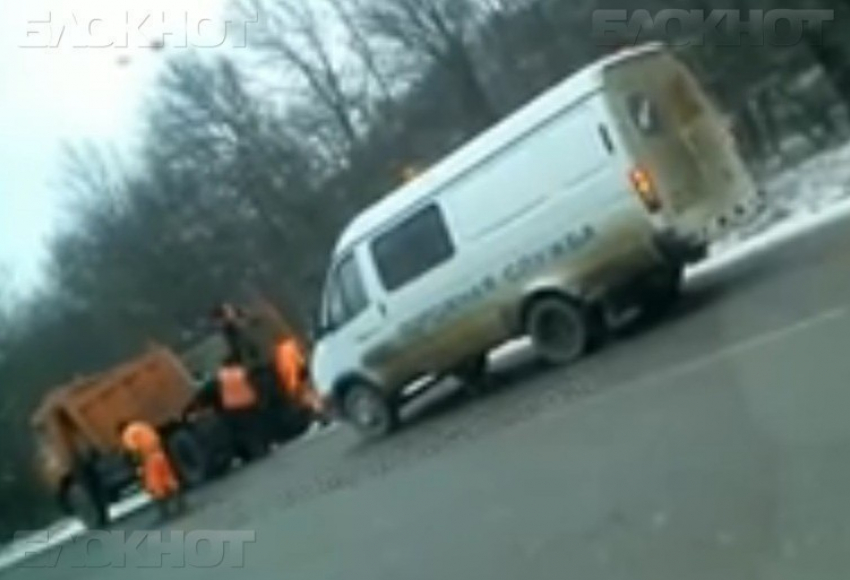 «Ноги-трамбовки» начали применять ремонтники дорог в Краснодарском крае
