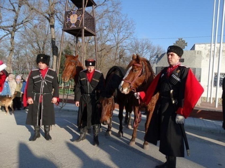 В Анапе казаки совершили конный переход к 23 февраля