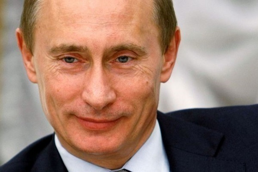 Жительница Лабинска сделала портрет Путина из стразов