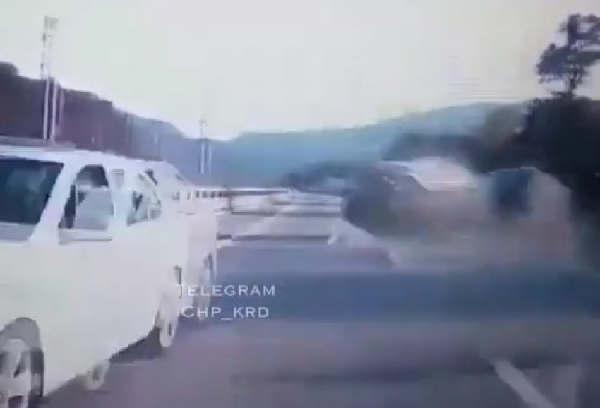 Полет «Камри» по дороге на Красную Поляну из Сочи попал на видео
