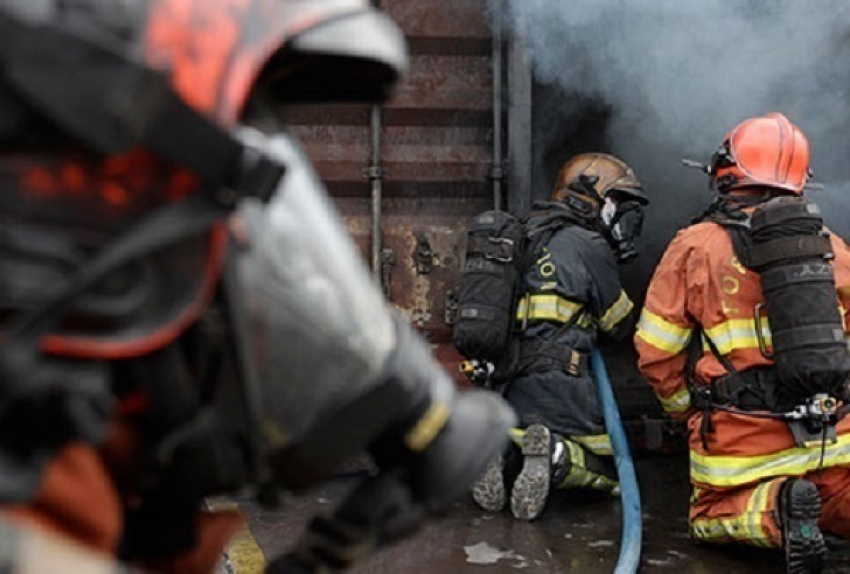 В Новороссийске горел строительный вагон