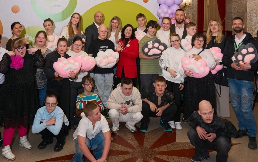 Улыбки и сказка: в Краснодаре отметили День солнечных людей