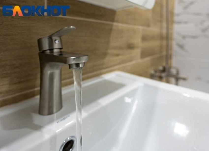 На трех улицах Краснодара 9 марта отключат воду 