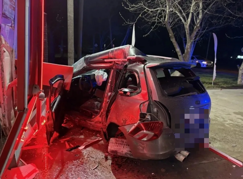 Автомобилист разогнался до 225 км/ч и погиб с пассажиром на Кубани