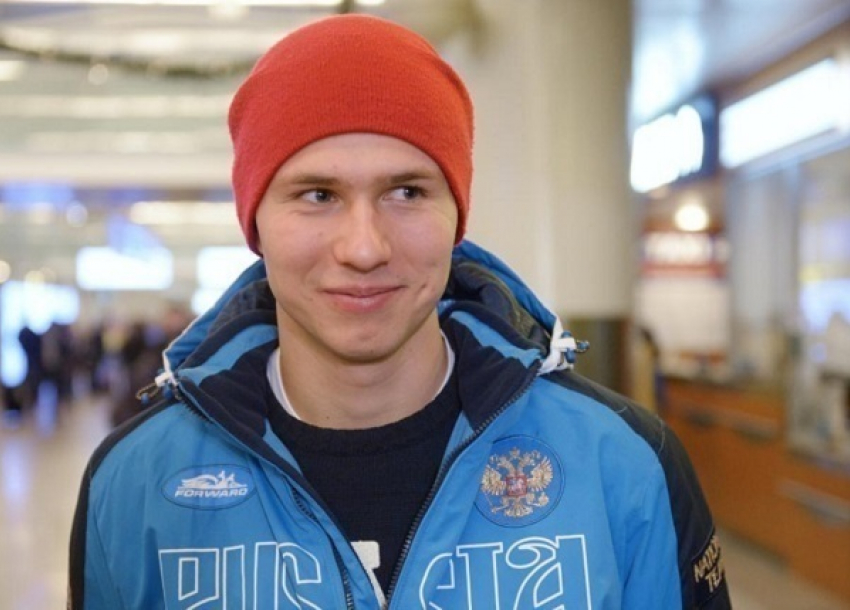 На награждении сочинского конькобежца перепутали гимн РФ и США