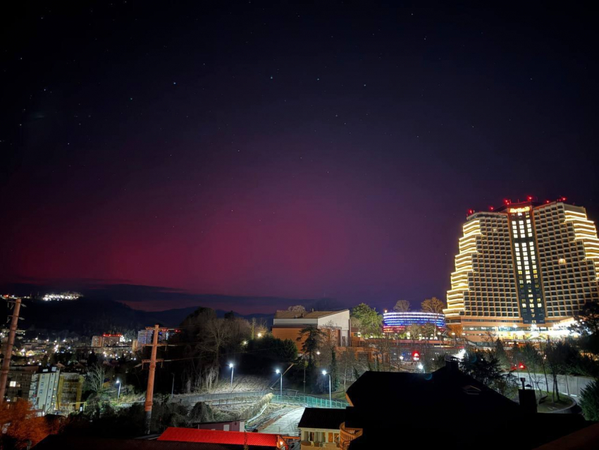 Изумительное полярное сияние озарило небо Кубани ночью  