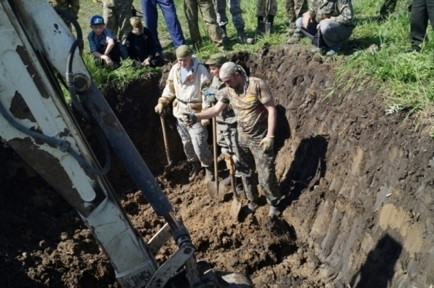 Под Крымском найден советский самолет с погибшим экипажем