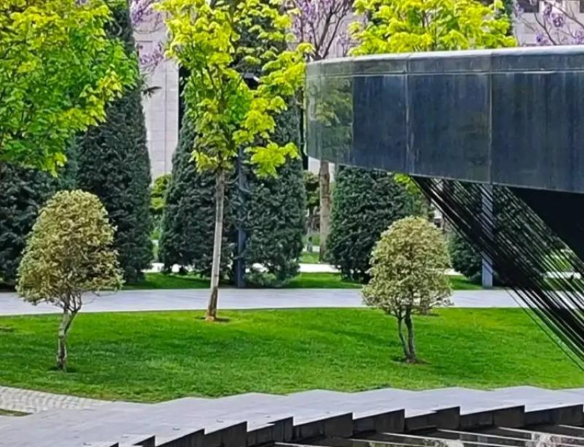 В парке Галицкого перестал работать фонтан-водопад «Инфинити»