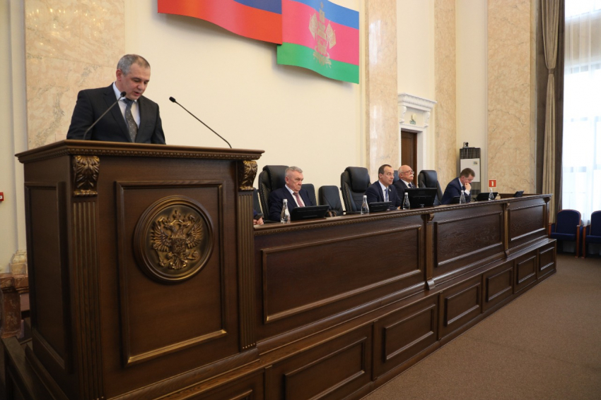 380,5 млрд рублей доходов и 437 млрд рублей расходов