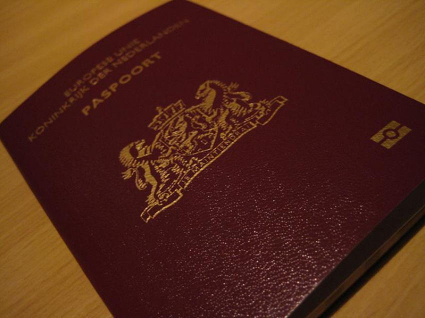 Из Новороссийска со скандалом депортировали граждан Нидерландов 
