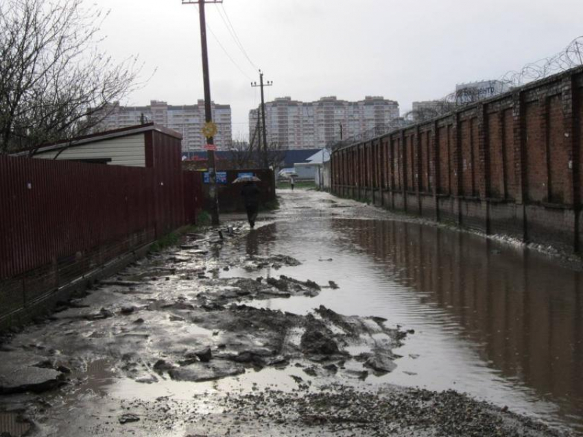 «Вы что, не видите этого?»: краснодарцы требуют отремонтировать убитые дороги