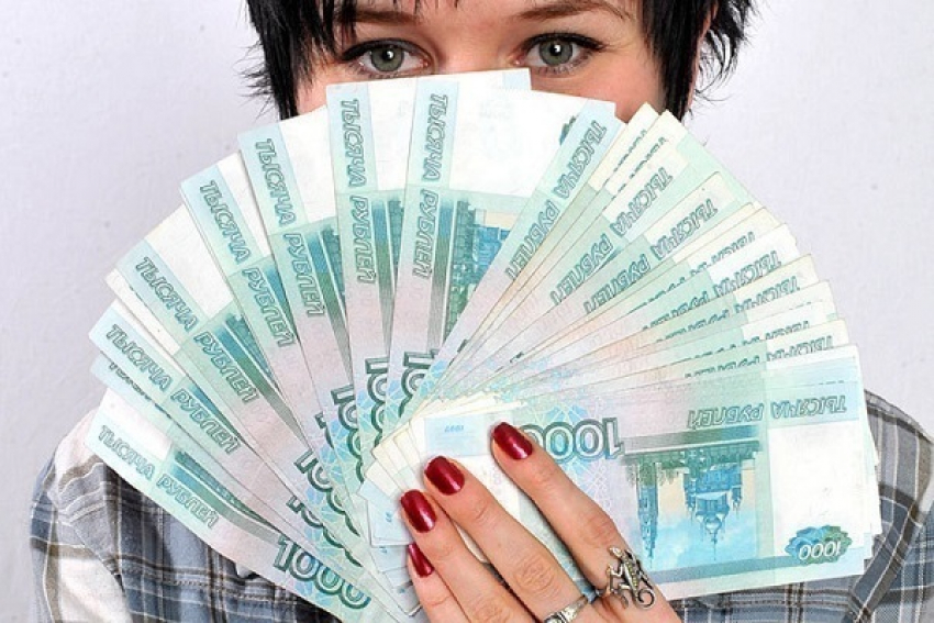 В Новороссийске женщина кинула участника ДТП на деньги 