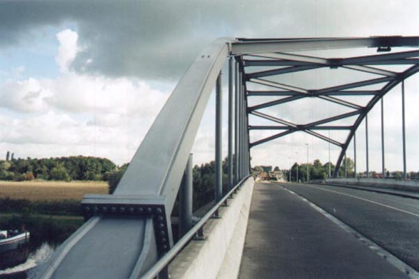 На Кубани торжественно открыли 60-метровый мост через реку Баканка
