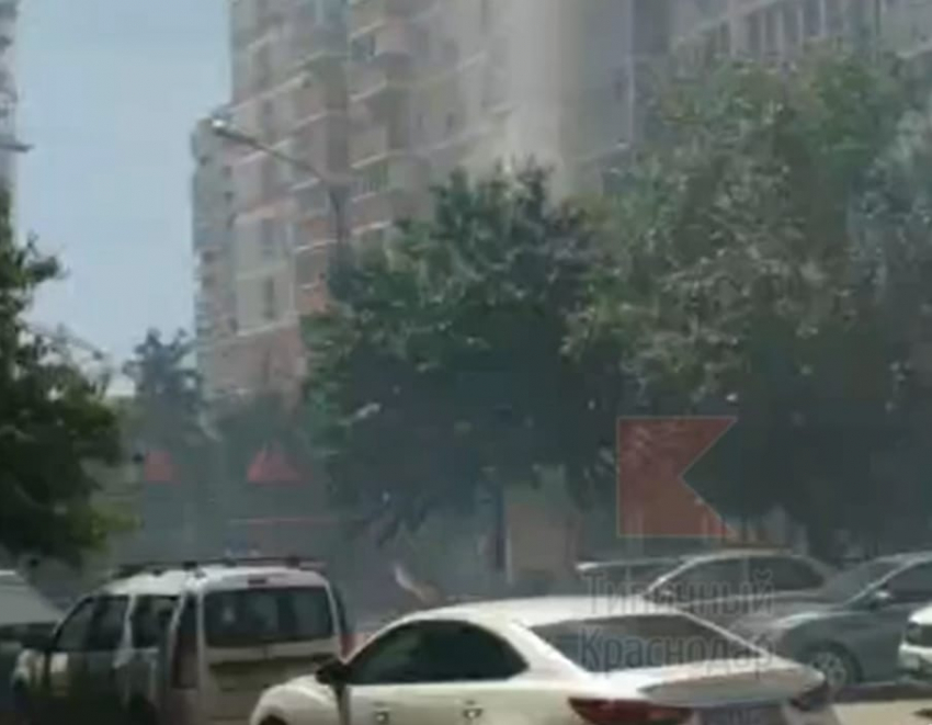 В Краснодаре из горящей высотки эвакуировали 60 человек