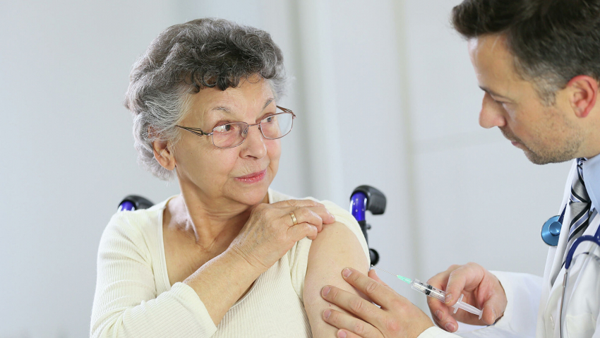 Обязательную вакцинацию для жителей старше 60 лет ввели на Кубани 