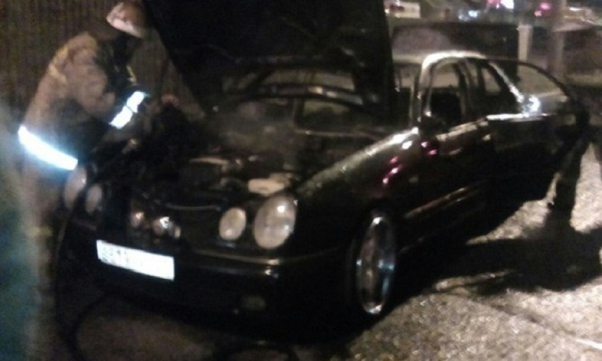 На День города в Краснодаре сгорел «Мерседес»