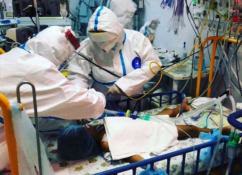 На Кубани трехмесячный ребенок попал в реанимацию из-за COVID-19