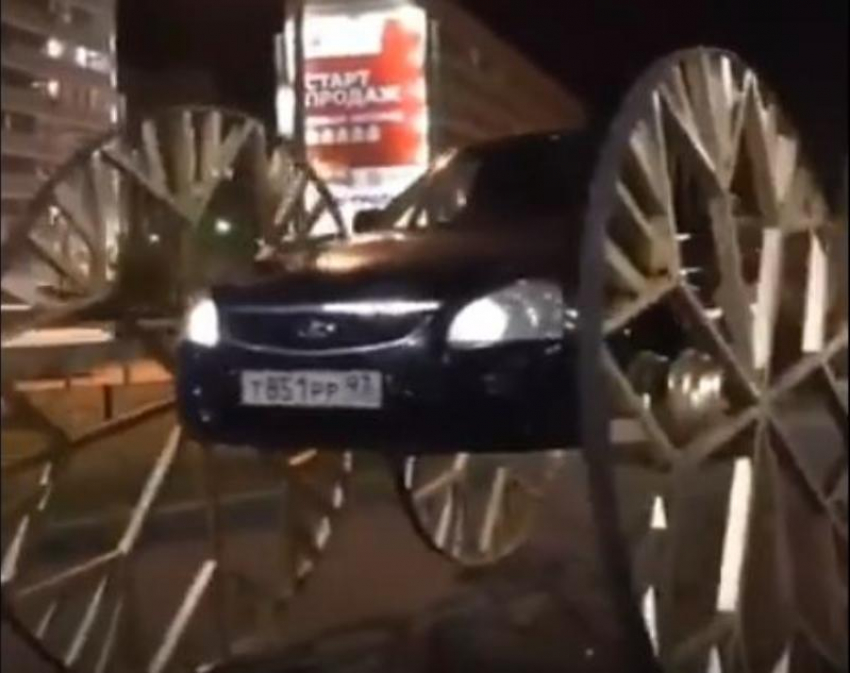 «Приора 17 века»: пользователи соцсетей активно обсуждают необычный автомобиль для Краснодара