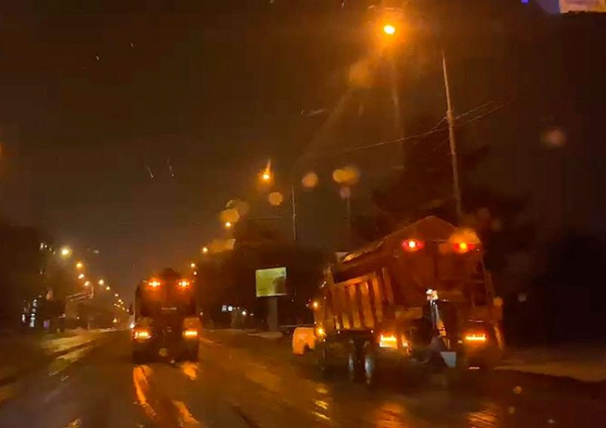 Снег вернулся и потопы тоже: в Краснодаре откачивают воду на улицах Российской, Тенистой и на Бульваре Строителей