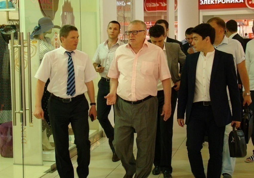 Жириновский приехал в пустой торговый центр Краснодара 