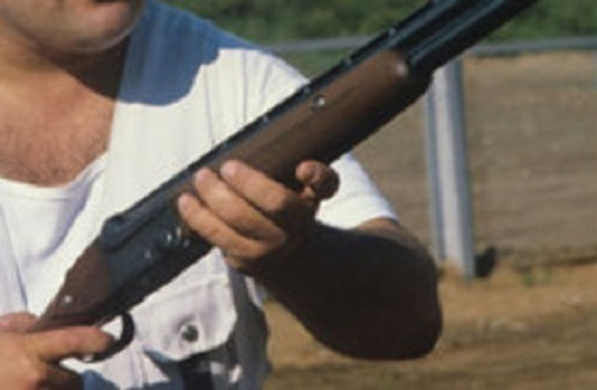 Пьяный житель Тбилисской устроил на улице стрельбу